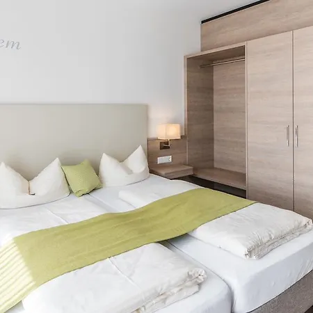 Parkhotel מלון 3*