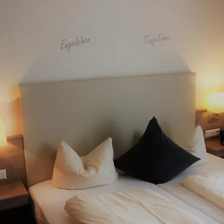 Parkhotel פפארקירכן